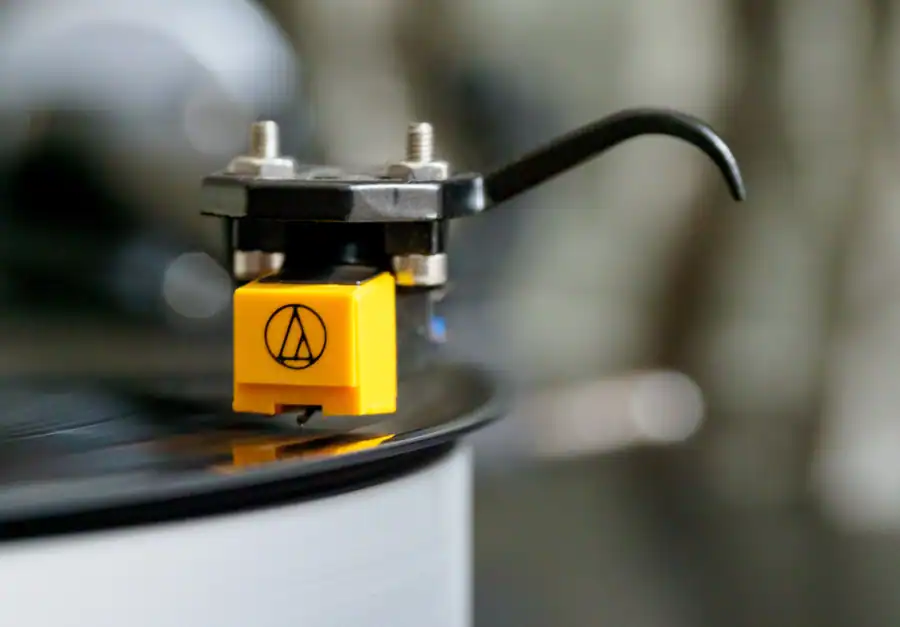 Detailed close-up image of a turntable stylus on a spinning vinyl record, showcasing analog music technology.